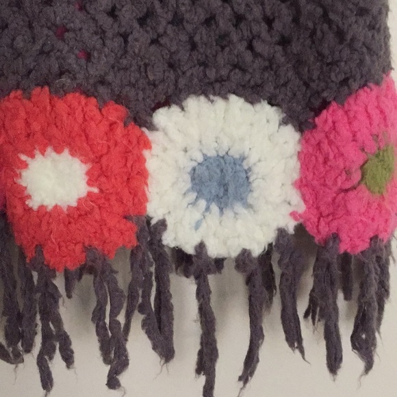 Well, it’s adorable!  Flower shawl - Picture 2 of 7